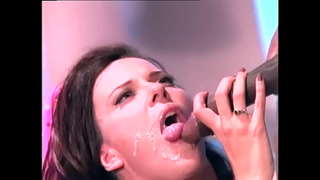 Nyeusi mfalme na mgeni wake ni fucking hii njaa busty kifaranga