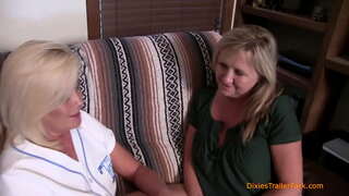 A MILF Lyžis Pūlingas, Gauna Orgija Pradėjo