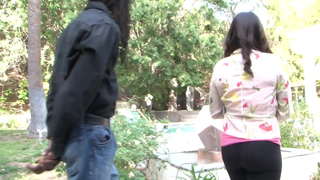 Смешанная подростковая любит трахаться огромным черным членом в каждой дырке