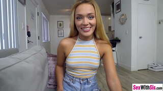 Hot babe walifurahia blowjob na pussy fucking