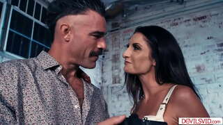 ���ምገማ ይታያል fucking የእርሱ wifes busty brunette ቅድሚያ የሚሰጡዋቸውን