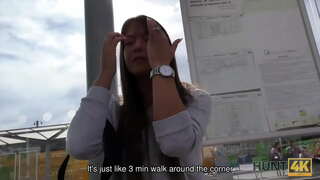 HUNT4K. Bagāts cilvēks var iegādāties saspringts pusaudžu maksts un urbt viņas visas dienas garumā