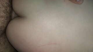 Hardcore anal fuck kun seksalloga knabino. Knabino preni big dick profunda en ŝia streĉa azeno.