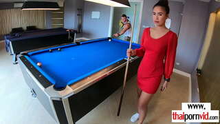 גדול והשדיים חובבנית אסיאתית זונה זיין על ידי זין לבן גדול.