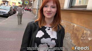 ���ម្ផស្សផ្តល់ឱ្យគាត់ blowjob ហើយពួកគេមានការរួមភេទលើសាឡុងនៅក្នុង doggystyle និងផ្សេងទៀតដែលបានធ្វើឱ្យ comely ក្មេងស្រីថូ