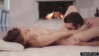 ���क brunette कर्मचारी pussy licked त्यसपछि fucked by her प्रबन्धक