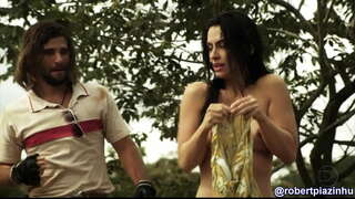 Cléo Pires pelada em mar Brasileiras