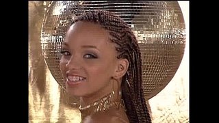 Gia Clarinda arate pepeni