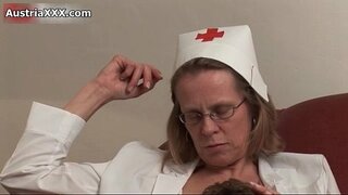 Špinavé zralé žena dostane její kundu olizoval