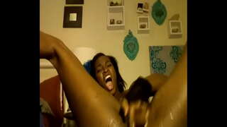 Si masturba in web cam squirt