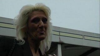 San granny a &#039; sealltainn dheth