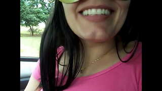 Ang kanyang asawa, Rachel pagpapakita ng off sa kalye