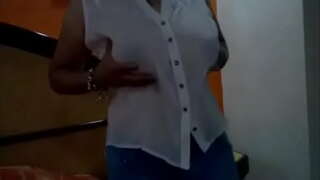 Seperti yang anda menggerakkan dada isteri saya