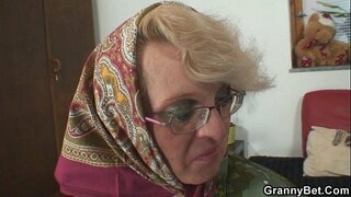 وہ راضی ایک نوجوان اجنبی