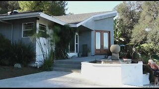 Bước mẹ cô, khi s.