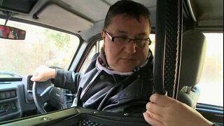 Хаджара қартпен серуендейді