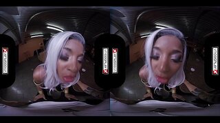 VR Cosplay X Jasmine Webb je Mačička Pery Omotal Okolo Svojho Vtáka