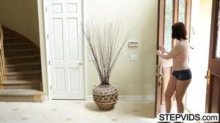 سوتیلے بھائی ان کے گرم ، شہوت انگیز مایا کانڈراک