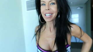 Young Stevens huwa lura fil-negozju! '18.01.24.