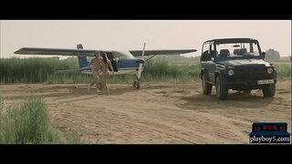 ���ਪੇਨੀ ਮਿਲ੍ਫ਼ ਸੋਹਣੀ ਕੁੜੀ ਨਾਲ ਭਰਦੀ ਹੈ ਇੱਕ ਜਹਾਜ਼ ਅਤੇ fucks