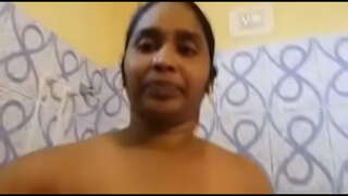 Aunty लिन selfie मा बाथरूम