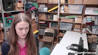 Cả hai shoplyfting thiếu nữ và bà được nhận được bằng sừng LP Sĩ quan Erica Lauren