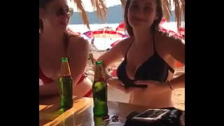 ���ाहिर लिन स्तन पकड