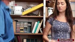 ���ල් පී නිලධාරී ලෙව කෑවා සහ එක්ක නිදාගත්තා මානෙල් ඇඩම්ස් තෙත් මෝඩයෙක් දී doggystyle