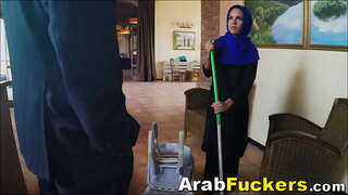 Нервному Гарәп Беженцу Бирделәр Акча Өчен Булса, Ул Отсосал Толстому Члену