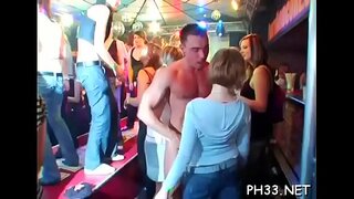 Stendere knullet kinn i varme utgjør