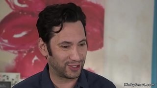 Taloha bf hametraka ny sexy brunette sipany any amin &#039; ny fanandevozana sy nokapohina sy amin&#039;ny lava-pitombenana fucked her