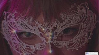 Bean taithí mar thoradh ar a nua leispiacha cara a seomra príobháideach