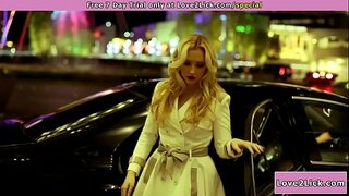 Blonde thagann ag a cliant ceannasach ghnó.D ' inis sí chun éadaí a bhaint agus a fhaigheann iall ar.Am a lick pussy.Tar éis go bhfuil shes chuimil ag di agus feiceann sí facesitting di go dtí go sonrú sí ina bhéal.Shes fingered agus iarrann a cum