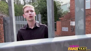 Žena Lažni Taksi brineta uhvatili igrati sa njom pičkica od komšija