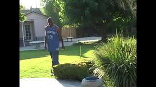 Banús MILF es nher cony perforats per fat black cock ós al costat de la piscina