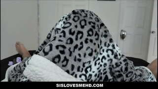 Сімпатычная Маладая Бландынка Зводная Сястра Трахацца На дзень усіх Святых Са Зводным Братам Ад першай Асобы