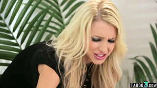 ���्रोधित cougar पत्नी आर. fuck एक आगन्तुक संग