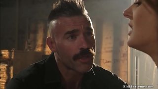 Mistr Charles Dera biče roubík malý prsa brunetka otrok Zoe Sparx pak v hromadu řidiče ofinou její kundička s velký péro v žaláři