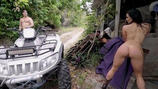 BANGBROS - مجموعة مذهلة من طراز كوغار الإباحية بطولة التدخين&#039; ساخنة فاتنة كندرا شهوة (1 من 3)