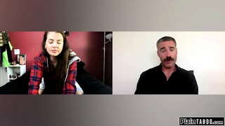 Busty teen ki te tiki tahanga, ifo ia perv kaiwhakatakoto whakaaro.E ia i roto i ona tits nui, me te hopu ia ia ha'uti.Ia te ataahua i te reira, me te fucks tona teen topanga huruhuru