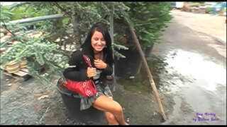 Në çerdhe e zuskë e lejon veten të jetë fucked me kënaqësi