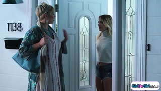 ���್ಲೊಂಡೆ ತನ್ನ ಸಂಪರ್ಕ stepsis ಮೂಲಕ ಒಂದು ದಪ್ಪ ಮೊಲೆಯ ಮಿಲ್ಫ್ ಮಧ್ಯಮ.ಅವರು ಕಿಸ್ ಮತ್ತು ಮಧ್ಯಮ ಆವರಿಸಿದ.ಸಣ್ಣ ಸ್ತನಗಳನ್ನು ಬೆಡಗಿ facesits ತನ್ನ ಕ್ಷೌರ ಮಾಡಿದ